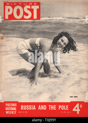 1947 Bild Post Magazine vordere Seite mit einer Frau, die in der Brandung Stockfoto