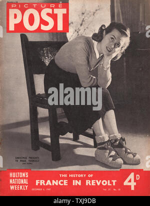 1947 Bild Post Magazine front Seite anzeigen Frau mit gestrickten Schuhe Stockfoto