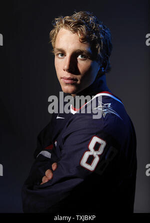 Men's Ice Hockey Player Patrick Kane stellt für ein Portrait an den 2010 United States Olympic Team Media Summit in Chicago am 10. September 2009. UPI/Brian Kersey Stockfoto