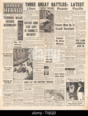 1942 Front Page Daily Express Schlacht von Libyen und Schlacht um Midway Stockfoto