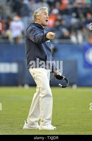 Seattle Seahawks Head Coach Pete Carroll schreit zu seinen Spielern während des vierten Quartals gegen die Chicago Bears im Soldier Field am 18. Dezember in Chicago 2011. Die Seahawks gewann 38-14. UPI/Brian Kersey Stockfoto