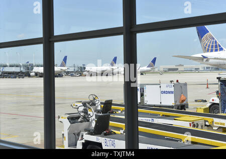 United Airlines Flugzeuge stehen an ihren Toren bei der O'Hare International Airport in Chicago am 20. Mai 2013. UPI/Brian Kersey Stockfoto