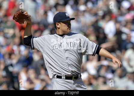 New York Yankees Krug Masahiro Tanaka wird fertig, das siebte Inning in U.S. Cellular Field am 25. Mai in Chicago 2014 zu werfen. Die Yankees besiegten die White Sox 7-1. UPI/Brian Kersey Stockfoto