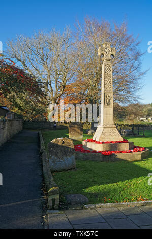 UK, Somerset, Crewkerne, Kirche des Hl. Bartholomäus, dem War Memorial Cross Stockfoto