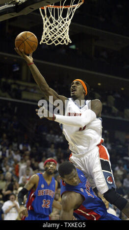 Charlotte Bobcats guard Gerald Wallace Drives zum Korb gegen die Detroit Pistons in der Charlotte Bobcats Arena in Charlotte, North Carolina am 12. Januar 2008. Detroit gewann 103-100 in den überstunden. (UPI Foto/Nell Redmond) Stockfoto