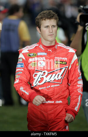 Rennfahrer Kasey Kahne geht hinunter Grube Straße vor der NASCAR Coca-Cola 600 auf dem Lowe's Motor Speedway in Concord, North Carolina am 24. Mai 2009. (UPI Foto/Nell Redmond) Stockfoto