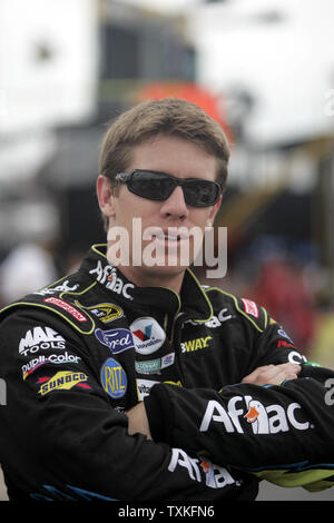 Rennfahrer Carl Edward wartet auf den Beginn des der NASCAR Coca-Cola 600 auf dem Lowe's Motor Speedway in Concord, North Carolina am 25. Mai 2009. (UPI Foto/Nell Redmond) Stockfoto