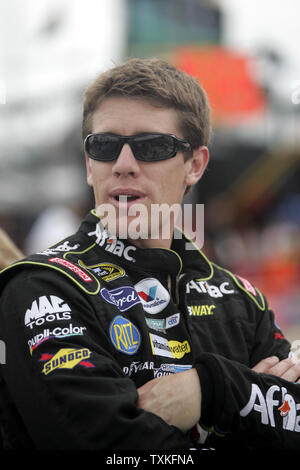 Rennfahrer Carl Edward wartet auf den Beginn des der NASCAR Coca-Cola 600 auf dem Lowe's Motor Speedway in Concord, North Carolina am 25. Mai 2009. (UPI Foto/Nell Redmond) Stockfoto