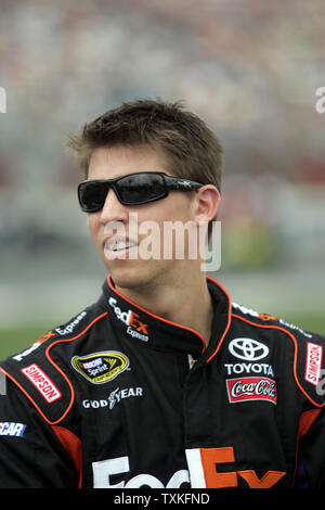 Rennfahrer Denny Hamlin erwartet den Beginn der NASCAR Coca-Cola 600 auf dem Lowe's Motor Speedway in Concord, North Carolina am 25. Mai 2009. (UPI Foto/Nell Redmond) Stockfoto