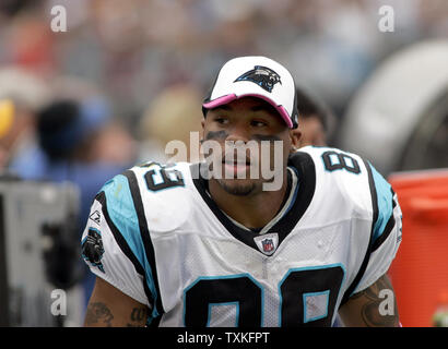 Carolina Panthers wide receiver Steve Smith an der Seitenlinie sitzt wie seine Mannschaft die Washington Redskins an der Bank von Amerika Stadium in Charlotte, North Carolina am 11. Oktober 2009 spielt. UPI/Nell Redmond. Stockfoto