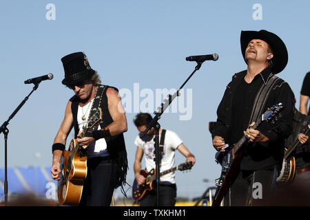 Big Kenny, left, and John Rich, of Big & Rich, arrive at the ...