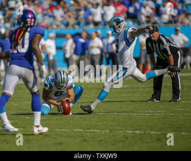 Carolina Panthers Ort kicker Graham Gano tritt ein Feld Ziel gegen die New York Giants in der zweiten Hälfte einer NFL Football Spiel in Charlotte, North Carolina am 7. Oktober 2018. Carolina gewonnen 33-31. Foto von Nell Redmond/UPI Stockfoto