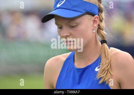 Eastbourne, Großbritannien. 25. Juni 2019. Natur Tal International Tennis in Devonshire Park. Heather Watson und HARRIET DART (GBR) Aufwärmen vor ihren Kredit verdoppelt: PjrFoto/Alamy leben Nachrichten Stockfoto