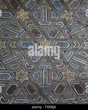 Spanien. Sevilla. Royal Alcazars. Mudejar Stil. Detail einer Tür. aus dem 14. Jahrhundert. Stockfoto