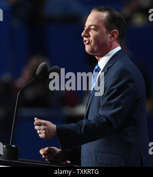 RNC Vorsitzender Reince Priebus spricht in der Konvention, die am letzten Tag der Republican National Convention in Quicken Loans Arena in Cleveland, Ohio am 21. Juli 2016. Donald Trump wird formal akzeptieren Nominierung der Republikanischen Partei für das Amt des Präsidenten heute Abend. Foto von Pat Benic/UPI Stockfoto