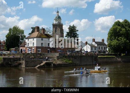 Upton von Severn über den Fluss Severn, Worcestershire, England, UK gesehen Stockfoto