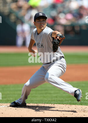 New York Yankees Krug Masahiro Tanaka wirft im zweiten Inning gegen die Cleveland Indians am progressiven Feld in Cleveland, Ohio am 15. Juli 2018. Foto von Aaron Josefczyk/UPI Stockfoto