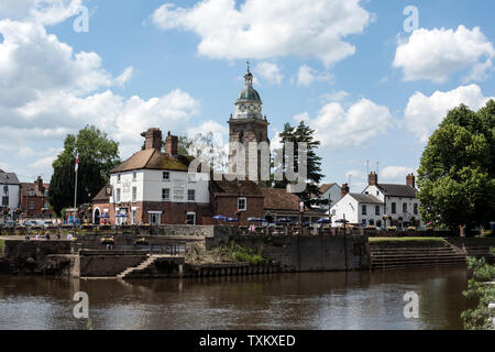 Upton von Severn über den Fluss Severn, Worcestershire, England, UK gesehen Stockfoto