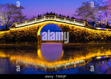 Touzhu nacht Kirsche, gepaart mit Changchun Brücke, die Brücke in der Nacht cherry Stockfoto