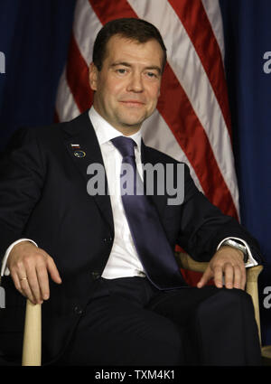 Der russische Präsident Dmitri Medwedew sitzt bei einem Treffen mit US-Präsident Barack Obama auf der Klimakonferenz der Vereinten Nationen in Kopenhagen, Dänemark, am 18. Dezember 2009. UPI/Anatoli Zhdanov Stockfoto