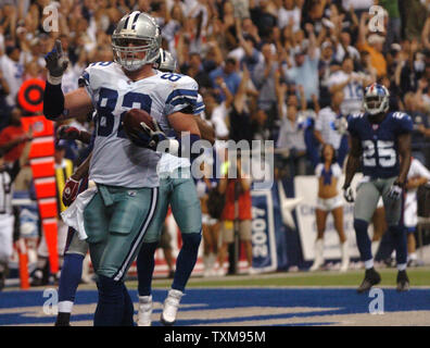 Dallas Cowboys Jason Whitten Kerben auf einem 12-Yard-Pass von Tony Romo im zweiten Quartal die New York Giants Spiel September 9, 2007 at Texas Stadium in Irving, Texas. Der Cowboy beat die Riesen 45-35. (UPI Foto/Ian Halperin) Stockfoto