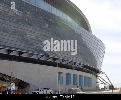 Die Arbeit geht weiter 5. März 2009 über die Dallas Cowboys' neuen Stadium in Arlington, Texas. Der Eigentümer der Cowboys Jerry Jones angekündigt, die $ 1,1 Mrd. Zustand-von-kunst Werk wird offiziell am 6. Juni 2009 mit einem Konzert mit Country Musik legenden George Strait, Reba McEntire öffnen. Mehrere hochkarätige Veranstaltungen, einschließlich der NBA All-Star Game 2010 und Super Bowl XLV, sind bereits für den neuen Veranstaltungsort geplant. (UPI Foto/Ian Halperin) Stockfoto