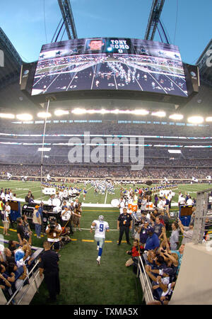 Dallas Cowboys Tony Geschichten das Feld gegen die New York Giants 21. September 2009 in Arlington, Texas. Mehr als 100.000 Fans füllten die neue $ 1,2 Mrd. Stadion zu den ersten NFL Spiel. UPI/Ian Halperin Stockfoto