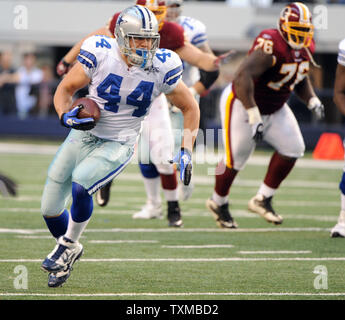 Dallas Cowboys Chris Gronkowski läuft gegen die Washington Redskins in der ersten Hälfte ihrer NFL Spiel Dezember 19, 2010 in Arlington, Texas. UPI/Ian Halperin Stockfoto