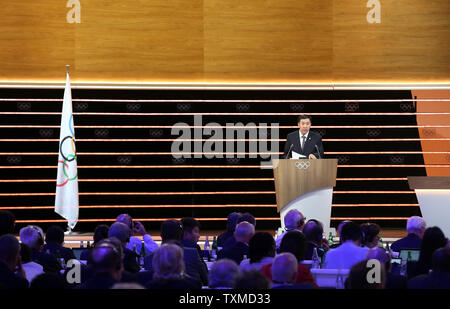 Lausanne, Schweiz. 25. Juni 2019. Zhang Jiandong, stellvertretender Bürgermeister von Peking, Executive Vice President von Peking 2022, macht einen Bericht über die Aktivitäten von Peking 2022 bei der 134. des Internationalen Olympischen Komitees (IOC) in Lausanne, Schweiz, 25. Juni 2019. Quelle: Cao kann/Xinhua/Alamy leben Nachrichten Stockfoto
