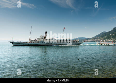 Villeneuve VD/Schweiz - vom 31. Mai 2019: Historische Dampfer'Italie' verlassen den Hafen von Villeneuve am Genfer See an einem schönen Sommertag Stockfoto