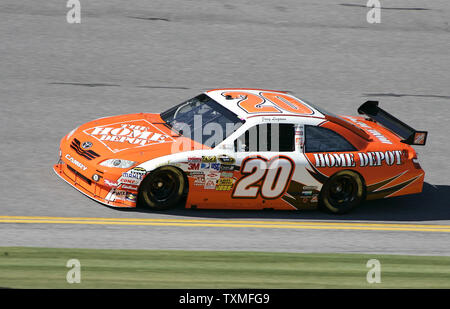 NASCAR Sprint Cup Fahrer Joey Logano läuft während der letzten Praxis vor dem Qualifying für das Daytona 500 Daytona International Speedway in Daytona Beach, Florida am 7. Februar 2009. (UPI Foto/Michael Busch) Stockfoto
