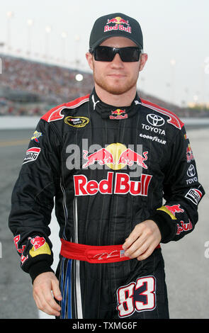 Brian Vickers zu seinem Auto auf grubestraße vor der NASCAR Coke Zero 400 auf dem Daytona International Speedway in Daytona Beach, Florida am 4. Juli 2009. (UPI Foto/Michael Busch) Stockfoto
