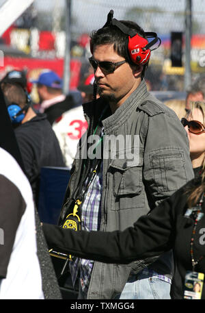 Major League Pitcher Josh Beckett Uhren die Daytiona 500 auf dem Daytona International Speedway in Daytona Beach, Florida, am 14. Februar 2010. UPI Foto/Martin Fried Stockfoto