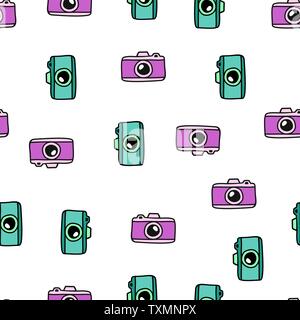 Hand zeichnen Kamera nahtlose Muster. Vektor bunte endlosen weißen Hintergrund im Doodle Stil. Textur für den Druck auf Stoff, Papier, Textilien, Stock Vektor