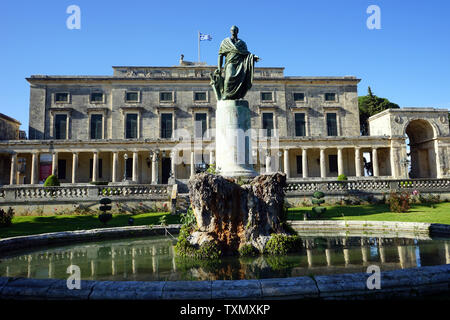 Korfu, Griechenland - ca. Mai 2019 Statue des britischen Hohen Kommissars Guilford im Boschetto Park Stockfoto