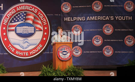 First Lady Laura Bush ihre Ansprache an die ''Shelfen Amerika Jugend" zweite regionale Konferenz an der Universität von Denver Newman Center in Denver, Colorado, 4. August 2006. (UPI Foto/Gary C. Caskey) Stockfoto