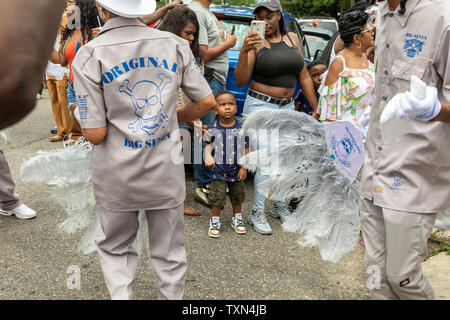 New Orleans, Louisiana - Das Original Big Seven/Muttertag zweite Zeile Parade. Stockfoto