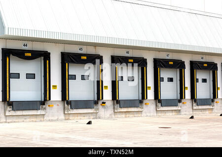 Lkw-Laderampen an Lager. Stockfoto