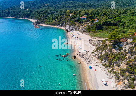 Blick von oben auf die Fava entfernt in Vourvourou, Chalkidiki, Griechenland. Luftaufnahmen. Stockfoto