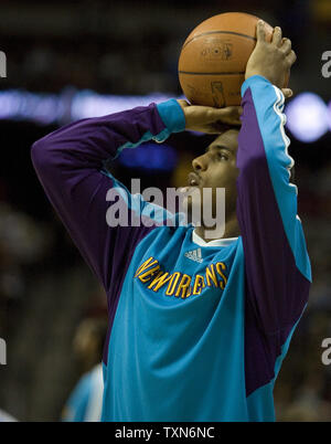 New Orleans Hornets guard Chris Paul erwärmt, bevor die erste Hälfte bei der Pepsi Center in Denver am 27. November 2008. New Orleans beat die Denver Nuggets 105-101. (UPI Foto/Gary C. Caskey) Stockfoto