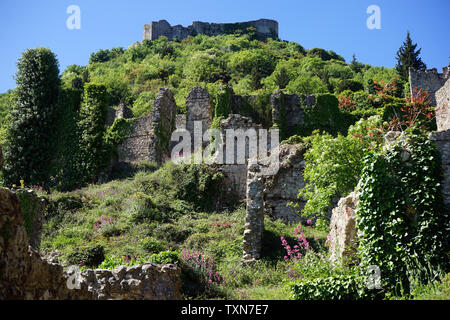 MYSTRAS, Griechenland ca. Mai 2019 Grüne Ruinen Stockfoto