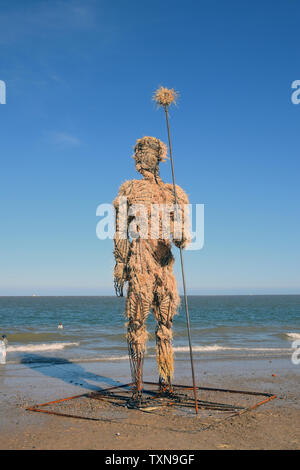 Pakefield Mann, First Light Festival, Lowestoft Suffolk vom 22. Juni 2019. 24 Stunden Festival über die sommersonnenwende Wochenende am Strand von Großbritannien" gehalten Stockfoto