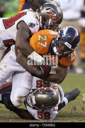 Denver Broncos zurück laufen Knowshon Moreno läuft gegen die Tampa Bay Buccaneers in Sports Authority Feld an der Meile hoch am Dezember 2, 2012 in Denver. Denver klammert den AFC West Division besiegen Tampa Bay 31-23. UPI/Gary C. Caskey Stockfoto