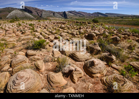 'Mushroom' Formationen und die Siete Vueltas Berge in Torotoro Nationalpark, Torotoro, Bolivien Stockfoto