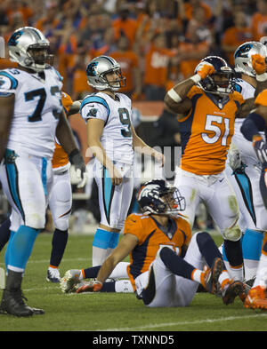 Carolina Panthers Field Goal kicker Graham Gano Uhren als seine letzten zweiten Feld gegen die Denver Broncos am Saisonauftakt der NFL und Super Bowl 50 rematch bei Sports Authority Feld an der Meile hoch in Denver am 8. September 2016 vermisst. Denver beat Carolina 21-20. Foto von Gary C. Caskey/UPI Stockfoto