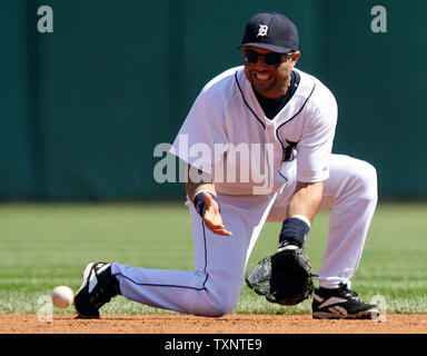 Detroit Tiger zweiter Basisspieler Placido Polanco Felder ein Ball, der für den ersten auf ein Hit von New York Mets' Jose Reyes im ersten Inning am Comerica Park in Detroit am 9. Juni 2007. (UPI Foto/Scott R. Galvin) Stockfoto