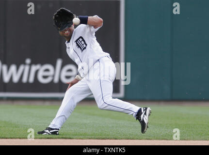 Detroit Tiger zweiter Basisspieler Placido Polanco ist ein Spiel mit dem Ball am Comerica Park in Detroit, Michigan, am 5. Juli 2007. Die Tiger besiegten die Inder 12-3. (UPI Foto/Matthew Mitchell) Stockfoto