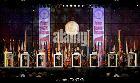 Demokratische Präsidentschaftskandidaten sprechen zu Delegierten der NAACP während der 98. jährlichen NAACP Übereinkommen in der Cobo Hall Convention Center in Detroit, Michigan am 12. Juli 2007. (UPI Foto/Matthew Mitchell) Stockfoto