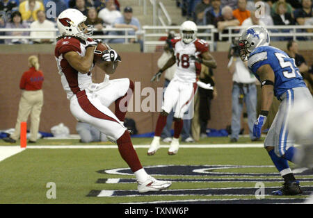 Arizona Cardinals" Larry Fitzgerald (11) fängt den Ball in der Endzone für einen Touchdown im vierten Viertel gegen die Detroit Lions November 13, 2005, im Ford Field in Detroit. Die Löwen besiegten die Kardinäle 29-21. (UPI Foto/Scott R. Galvin) Stockfoto