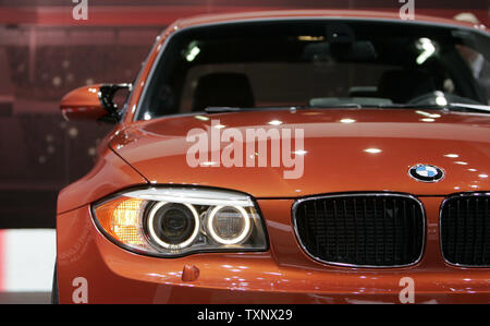 BMW angezeigt die neuen 1er M Coupé an der 2011 North American International Auto Show im Cobo Center in Detroit, 11. Januar 2011. UPI/Mark Cowan Stockfoto